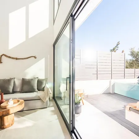 Villa Serene Seafront Nea Irakleia