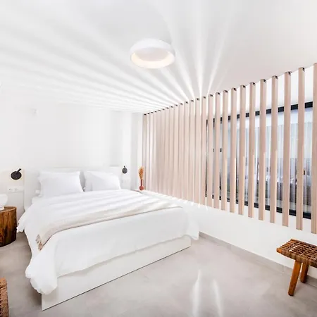 Serene Seafront Villa *