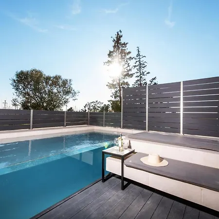 Serene Seafront ネア・イラクリア