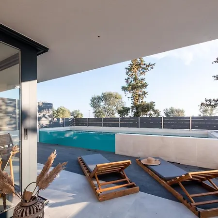 Serene Seafront ネア・イラクリア