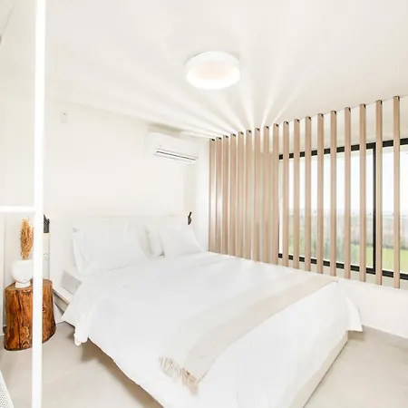 Serene Seafront * نيا إيراكليا