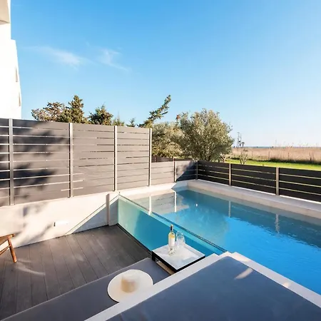 Serene Seafront نيا إيراكليا