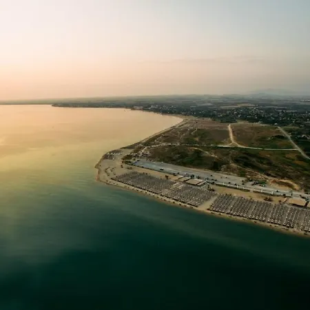 فيلة Serene Seafront